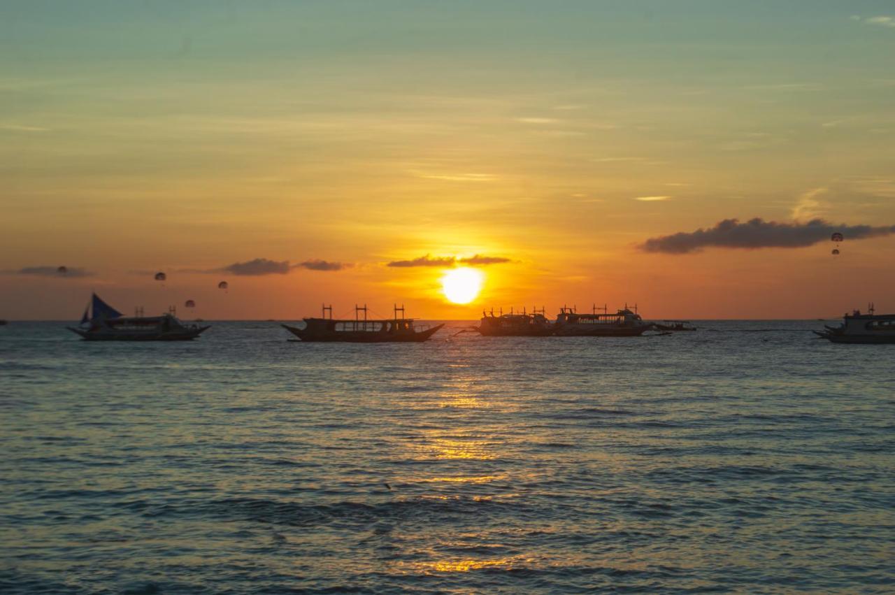 Sheridan Boracay Manoc-Manoc