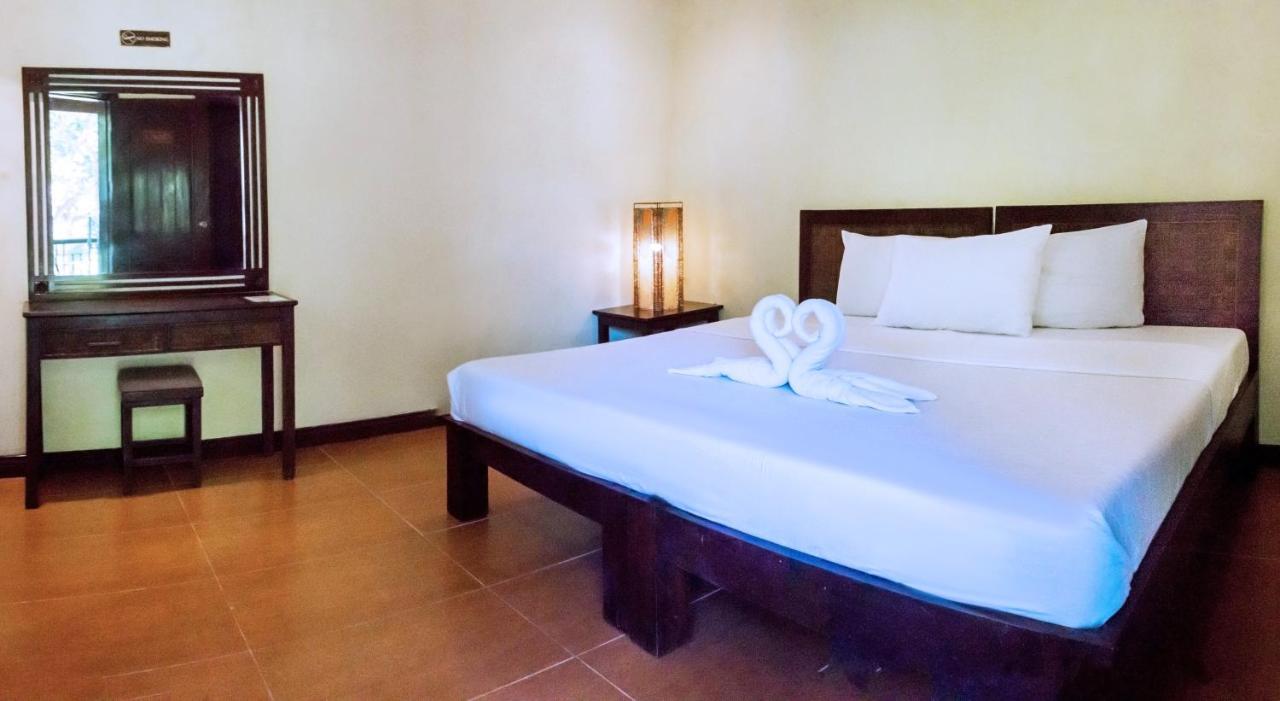 Sheridan Boracay Manoc-Manoc