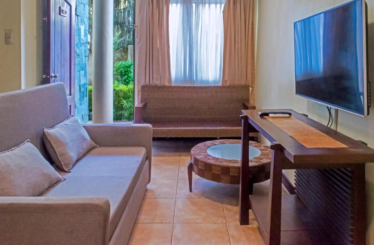 Sheridan Boracay Manoc-Manoc