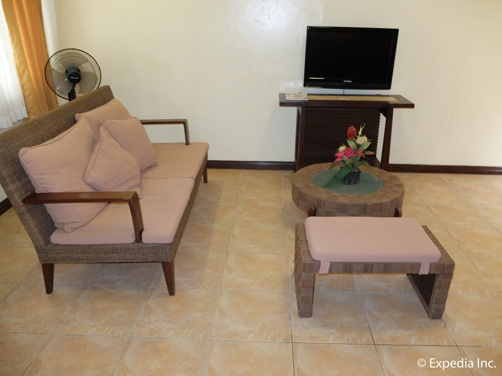 Sheridan Boracay Manoc-Manoc